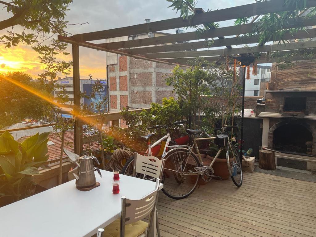 اسطنبول Central Apartment Kadikoy Terrace Bbq Close 2 Block Ferry Bull Metro Nighlife المظهر الخارجي الصورة