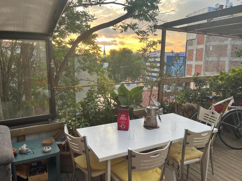 اسطنبول Central Apartment Kadikoy Terrace Bbq Close 2 Block Ferry Bull Metro Nighlife المظهر الخارجي الصورة