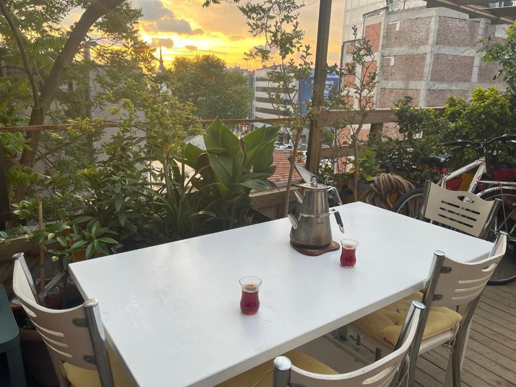 اسطنبول Central Apartment Kadikoy Terrace Bbq Close 2 Block Ferry Bull Metro Nighlife المظهر الخارجي الصورة