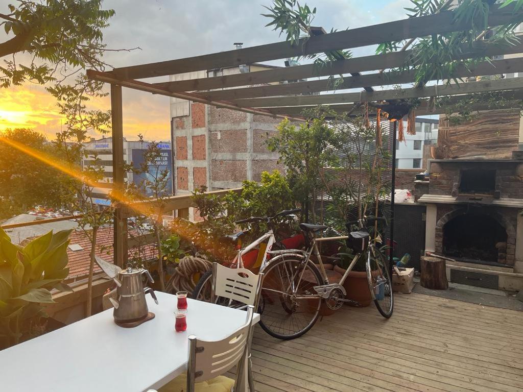اسطنبول Central Apartment Kadikoy Terrace Bbq Close 2 Block Ferry Bull Metro Nighlife المظهر الخارجي الصورة