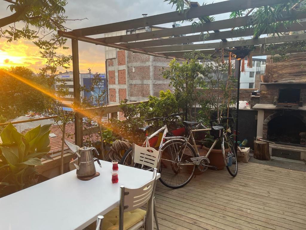 اسطنبول Central Apartment Kadikoy Terrace Bbq Close 2 Block Ferry Bull Metro Nighlife المظهر الخارجي الصورة